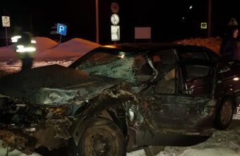 В Тверской области КамАЗ снес легковушку В Тверской области КамАЗ снес легковушку