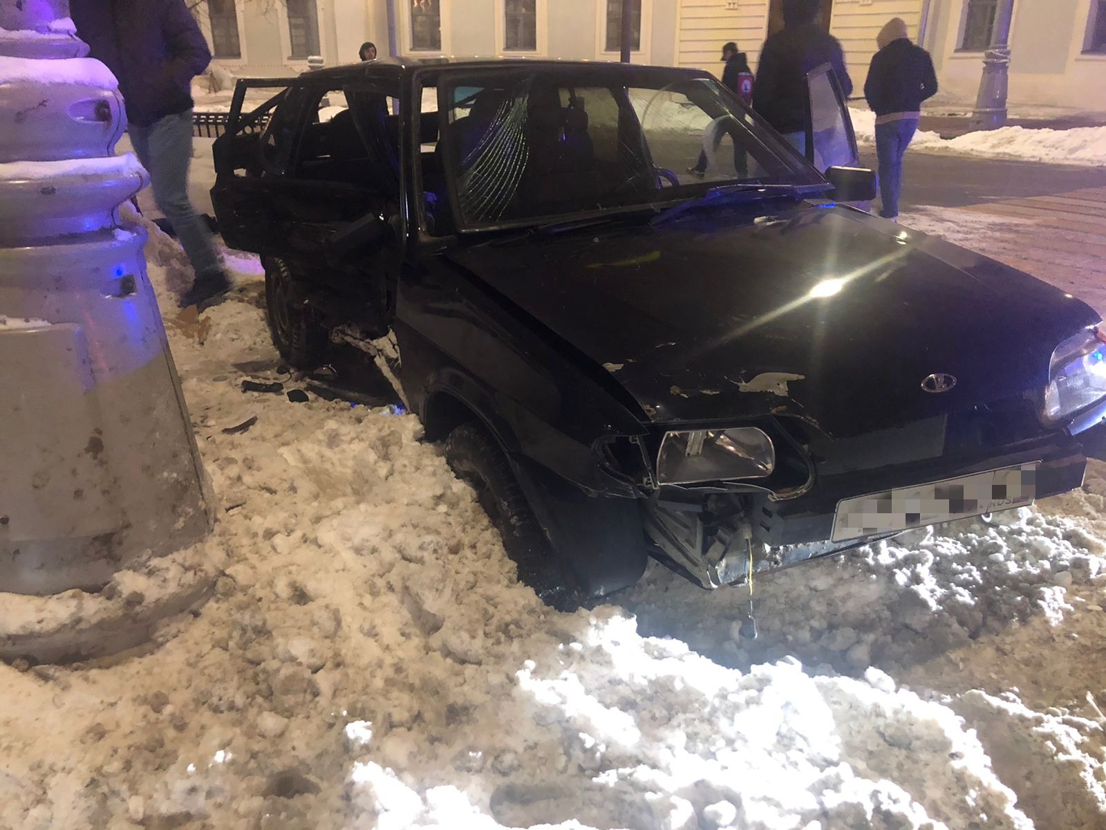 В Твери иномарка и ВАЗ не поделили дорогу