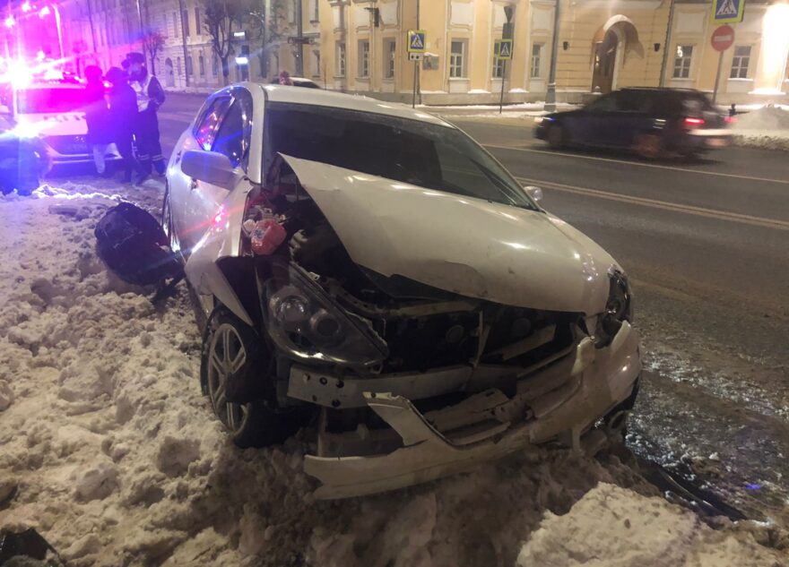 В Твери иномарка и ВАЗ не поделили дорогу