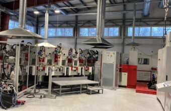 На фабрике в Тверской области будут производить спецобувь для медиков