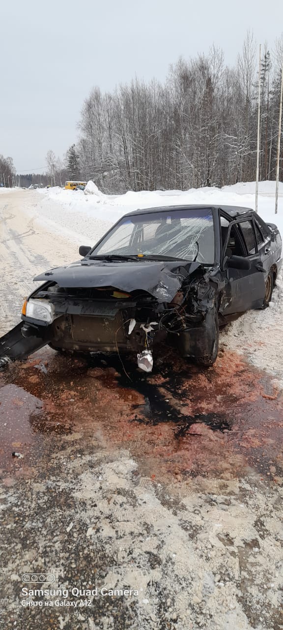 В Тверской области два человека пострадали в лобовом столкновении