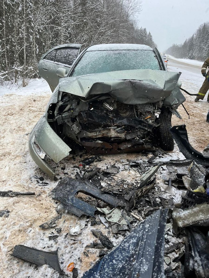 Два человека пострадали в лобовом столкновении иномарок в Тверской области