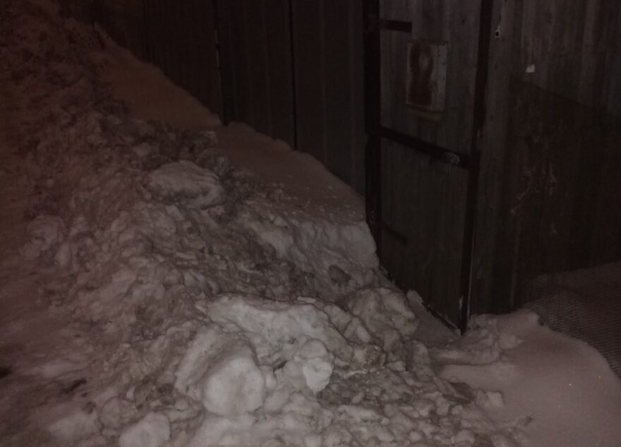 После чистки дорог жители Твери не смогли выйти из домов