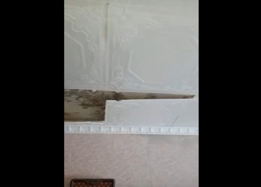 В Тверской области после работ на крыше залило квартиру