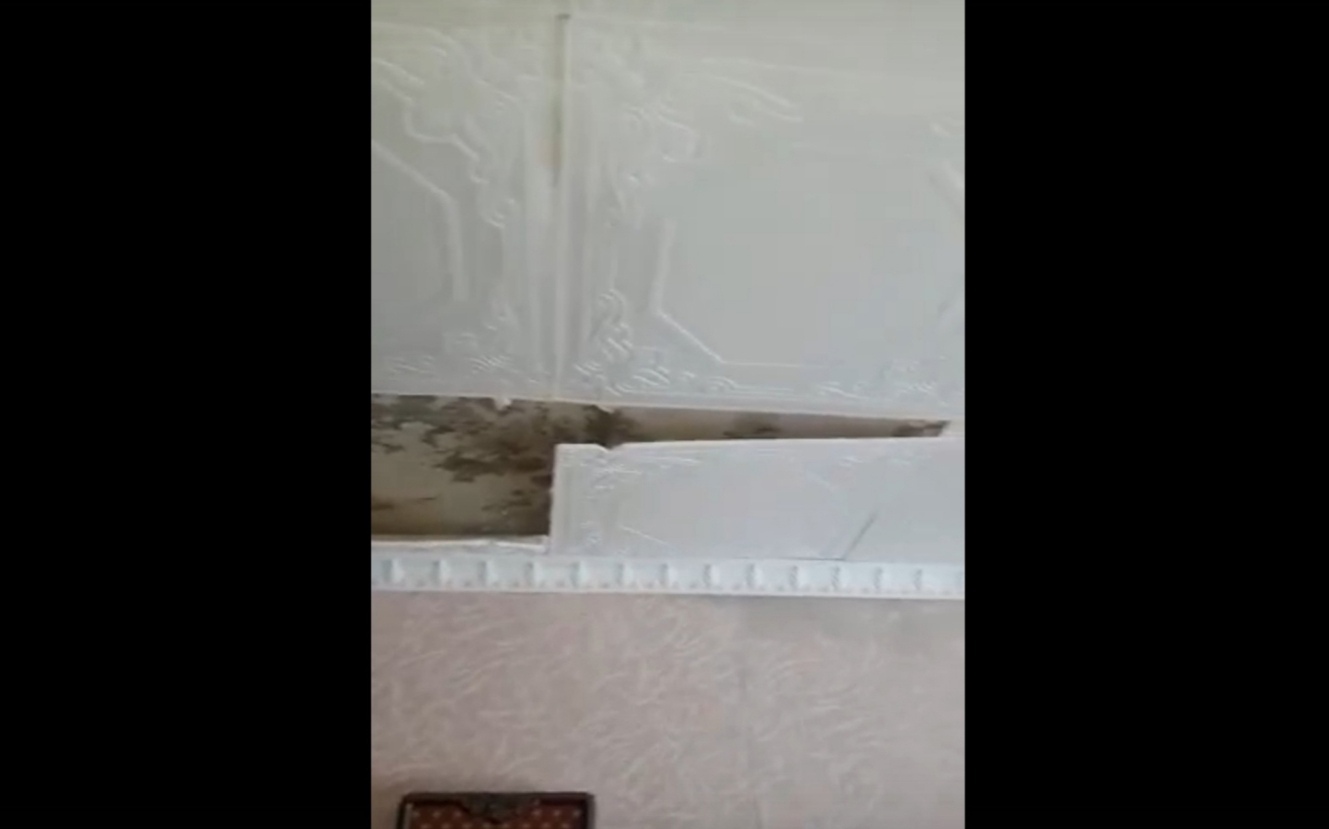 В Тверской области после работ на крыше залило квартиру