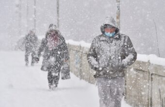 Заваленные снегом улицы в Тверской области занесёт ещё сильнее