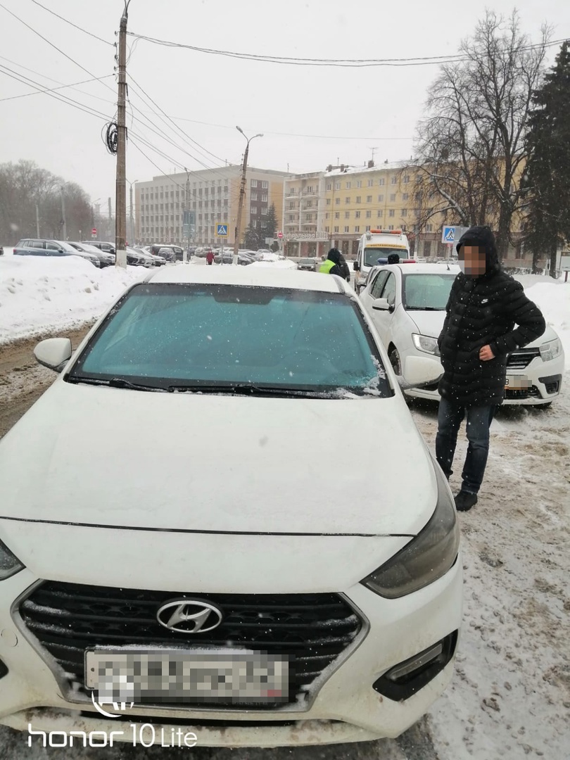 В Твери сотрудники ГИБДД ловили таксистов-нелегалов
