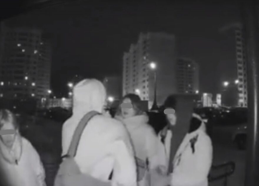 В Твери пьяные подростки разгромили и затопили подъезд