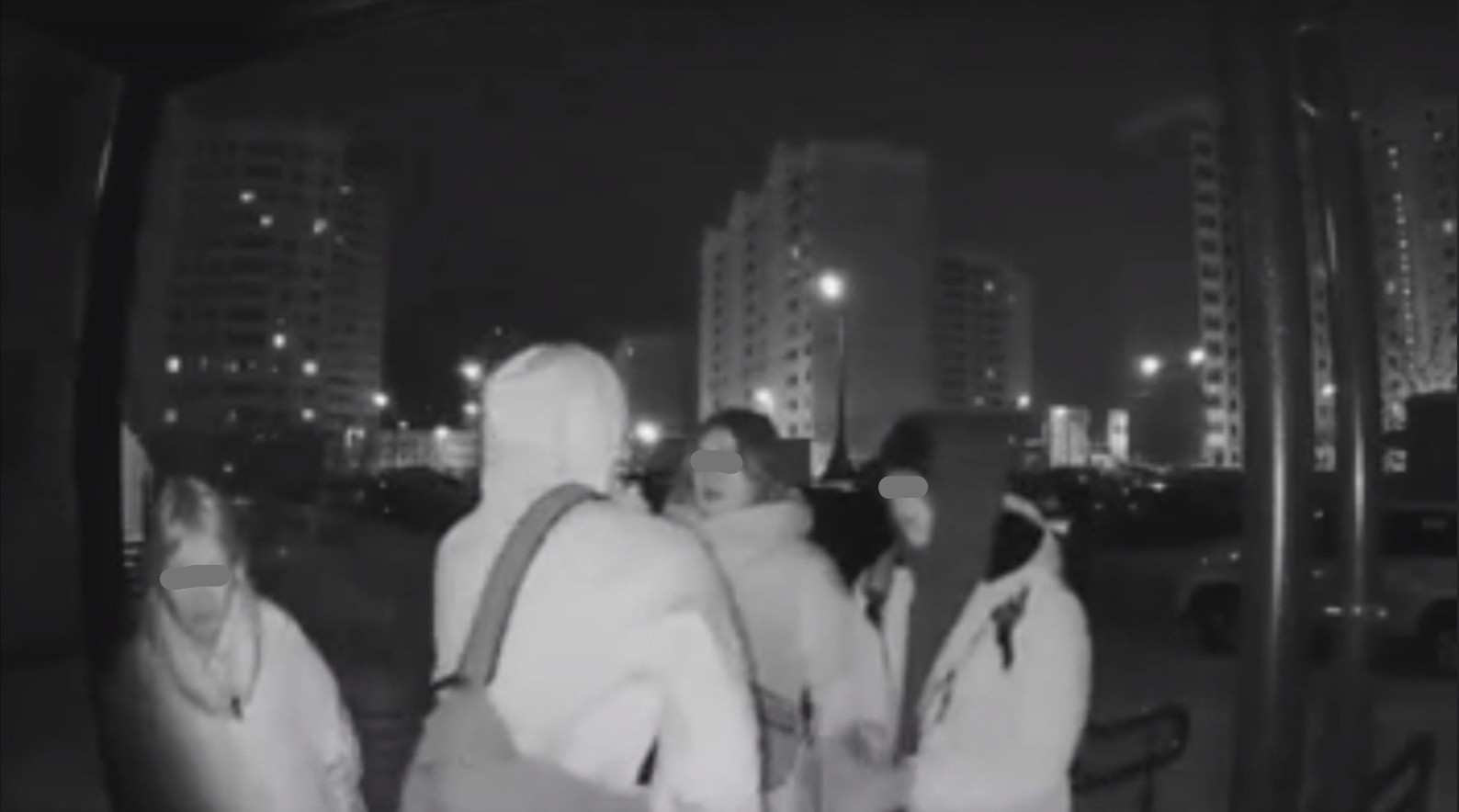 В Твери пьяные подростки разгромили и затопили подъезд