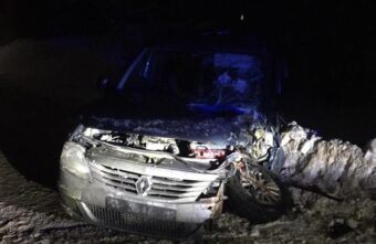 Водитель "Рено" пострадал в столкновении с грузовиком в Тверской области