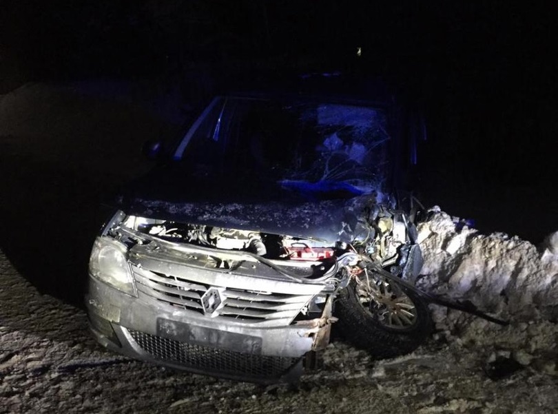 Водитель "Рено" пострадал в столкновении с грузовиком в Тверской области Водитель "Рено" пострадал в столкновении с грузовиком в Тверской области