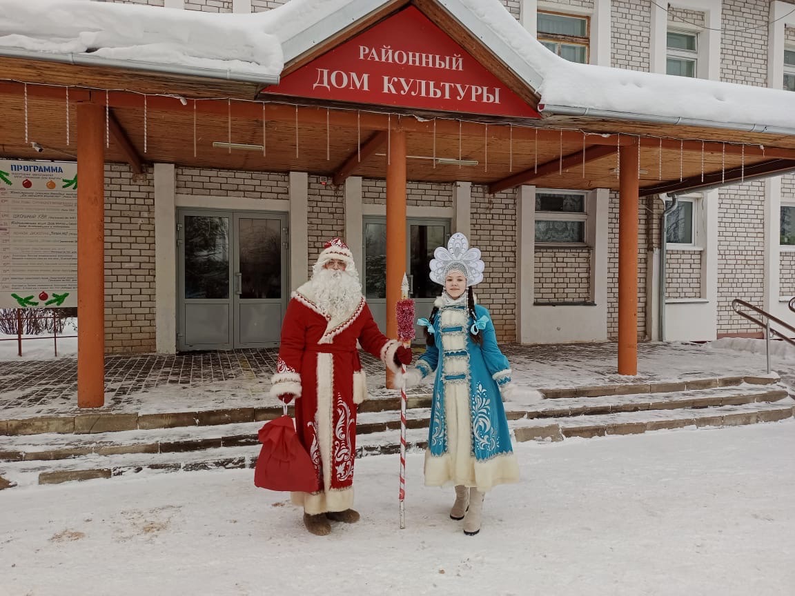 Дед Мороз и Снегурочка поздравили жителей Тверской области с Новым годом