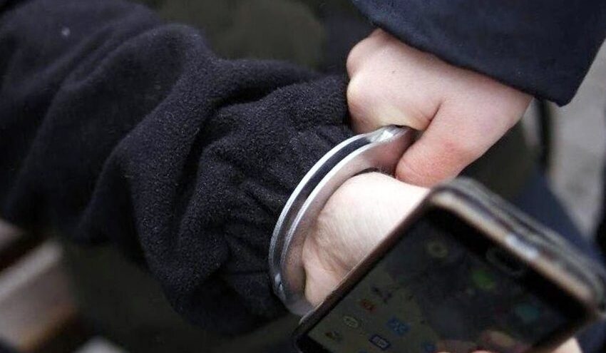 Житель Тверской области обокрал женщину из Новгорода в электричке Житель Тверской области обокрал женщину из Новгорода в электричке