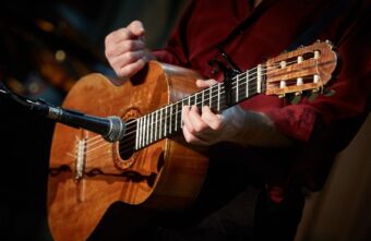 Жителей Тверской области приглашают принять участие в конкурсе авторской песни «А я живу в России»