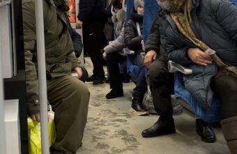 В электричке на Тверь произошла потасовка из-за очереди на выходе