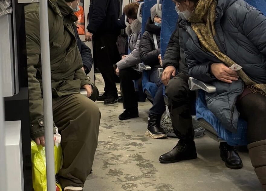 В электричке на Тверь произошла потасовка из-за очереди на выходе В электричке на Тверь произошла потасовка из-за очереди на выходе