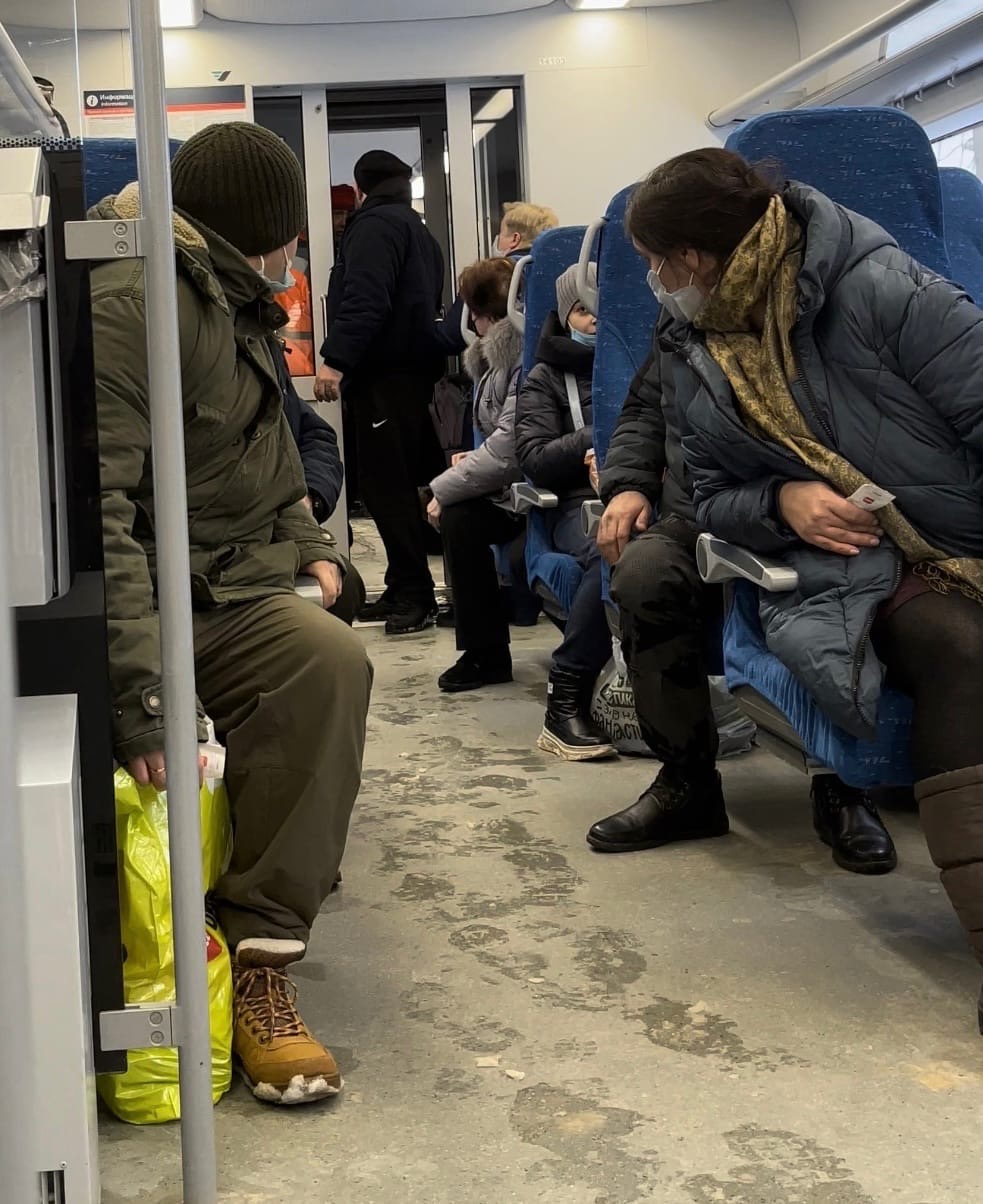 В электричке на Тверь произошла потасовка из-за очереди на выходе