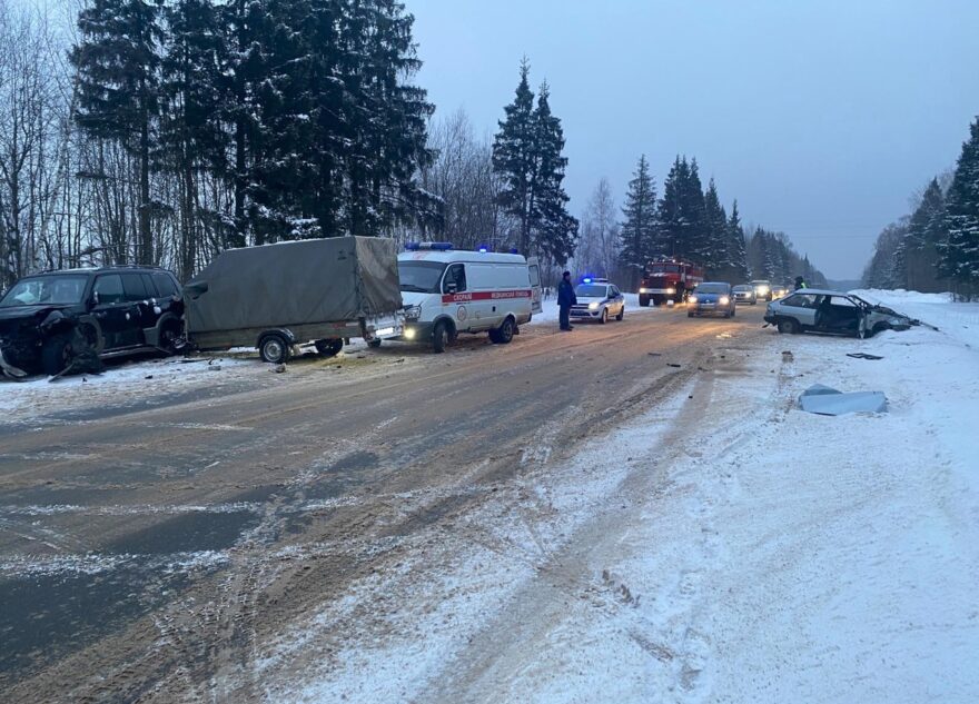 Два человека пострадали в столкновении ВАЗа и Mitsubishi в Тверской области Два человека пострадали в столкновении ВАЗа и Mitsubishi в Тверской области
