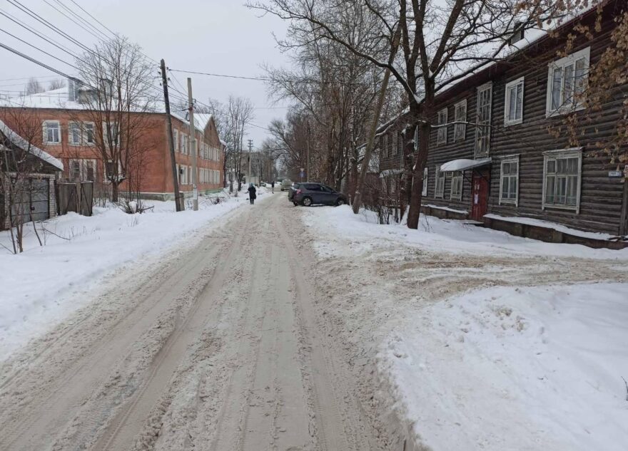 Два пешехода попали под колёса кроссовера в Тверской области Два пешехода попали под колёса кроссовера в Тверской области