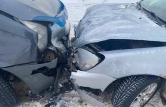 Водитель пострадал в лобовом столкновении двух иномарок под Тверью