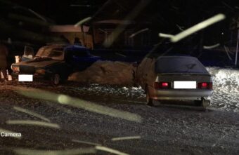 Двое мужчин в Тверской области пострадали в отечественной легковушке Двое мужчин в Тверской области пострадали в отечественной легковушке