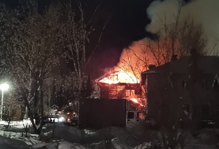 Утром в Тверской области сгорели два жилых дома