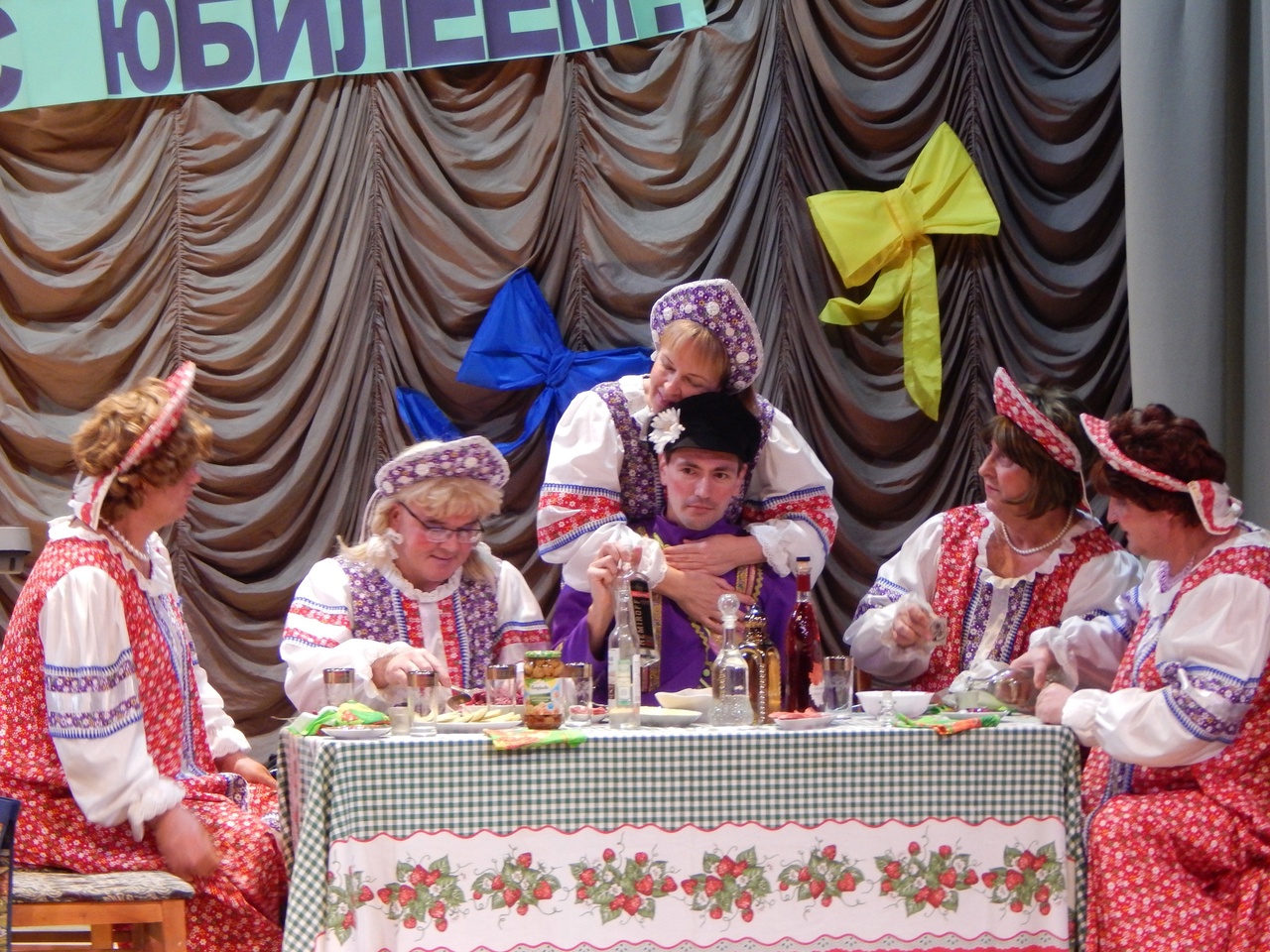Народный театр показал в Торопце «Бабу Шанель»