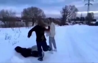 Появилось видео избиения школьницы в Тверской области