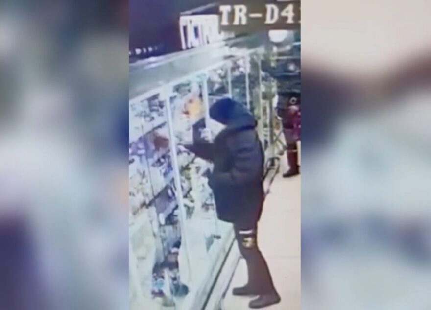 Молодого похитителя колбасы поймали в Тверской области