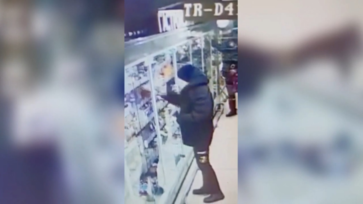 Молодого похитителя колбасы поймали в Тверской области Молодого похитителя колбасы поймали в Тверской области