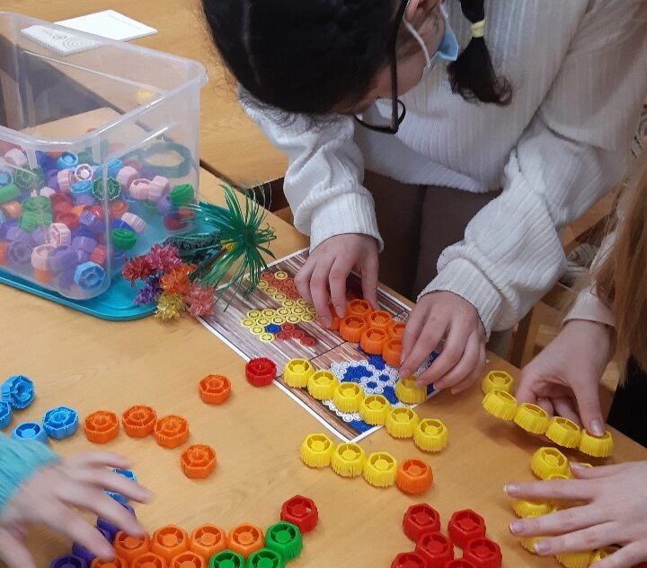 В Твери оценили елочные игрушки из вторсырья