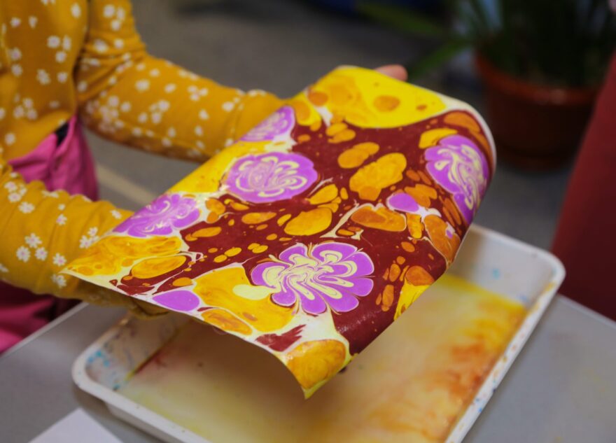 В кинотеатре Торопца проходят мастер-классы эбру