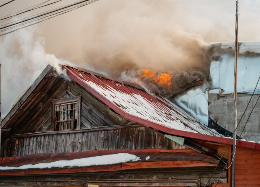 Два человека погибли при пожаре в Твери