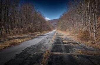 Жителя Андреапольского района обязали устранить загрязнение дороги