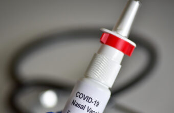 В России начались клинические испытания второй назальной вакцины от коронавируса В России начались клинические испытания второй назальной вакцины от коронавируса