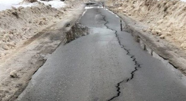 Большой штраф заставил подрядчика привести в порядок дорогу в Тверской области Большой штраф заставил подрядчика привести в порядок дорогу в Тверской области