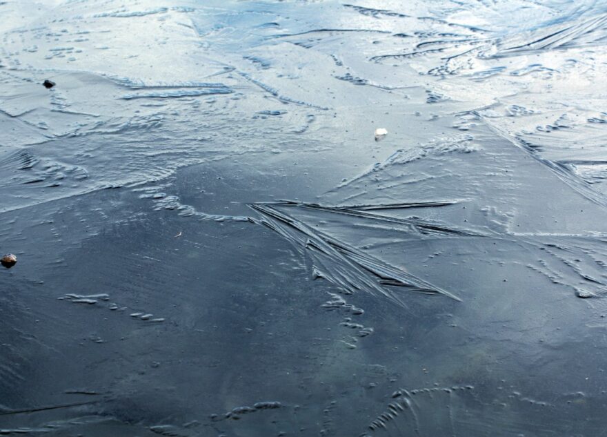 Под Тверью замерзающий после падения в реку парень полз по полю, чтобы добраться в деревню