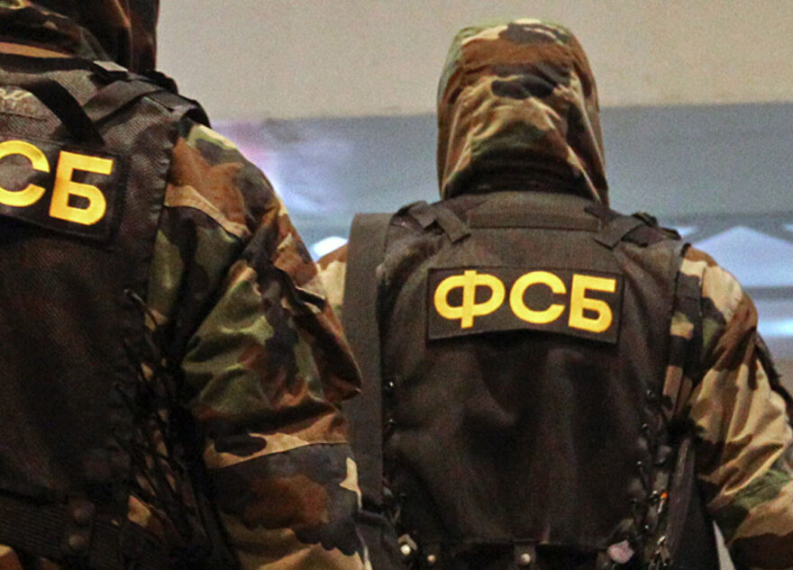 Сотрудники ФСБ задержали подпольных оружейников в Тверской области Сотрудники ФСБ задержали подпольных оружейников в Тверской области