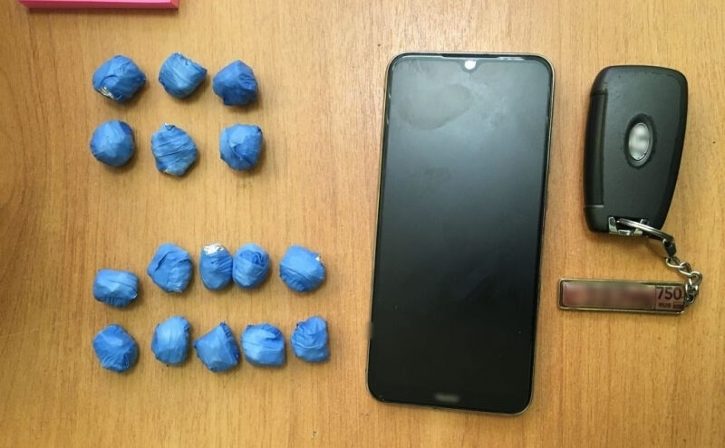 В Твери задержали мигранта с крупной партией героина