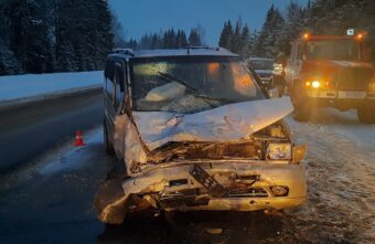 Два человека погибли в столкновении "Рено" и "Мерседеса" в Тверской области
