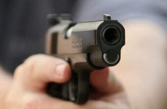 Под Тверью подросток с "воздушкой" обстреливал прохожих из окна