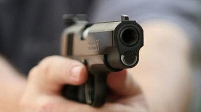 Под Тверью подросток с "воздушкой" обстреливал прохожих из окна Под Тверью подросток с "воздушкой" обстреливал прохожих из окна