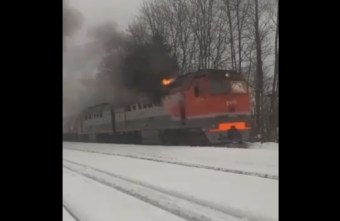Появилось видео, как тепловоз чуть не сгорел дотла в Тверской области Появилось видео, как тепловоз чуть не сгорел дотла в Тверской области