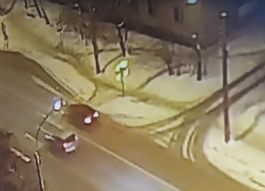 На видео сняли, как иномарка сбила пешехода в Твери