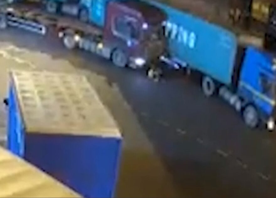 Условным сроком отделался водитель, который "под кайфом" задавил тверского дальнобойщика Условным сроком отделался водитель, который "под кайфом" задавил тверского дальнобойщика