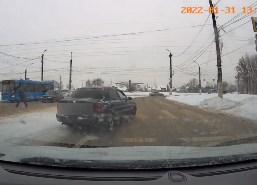 Тверских водителей штрафуют по фото и видео от бдительных граждан