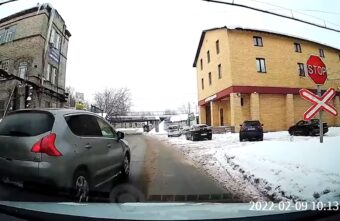 "Спешил очень": манёвр дорого обошёлся нарушителю ПДД в Твери "Спешил очень": манёвр дорого обошёлся нарушителю ПДД в Твери