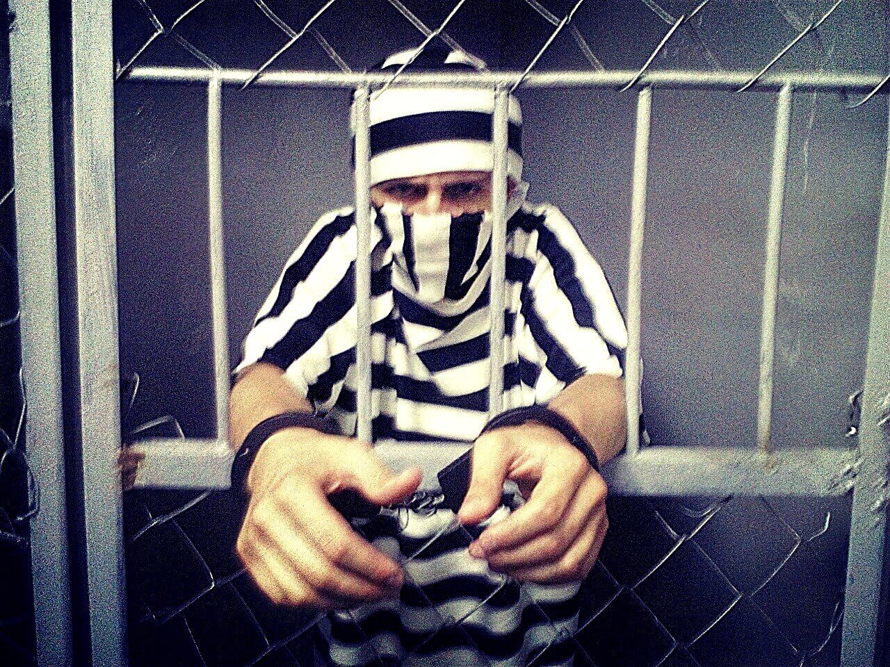 Арестант из Тверской области обманул владельца «радиоактивного» корсета в Саратове