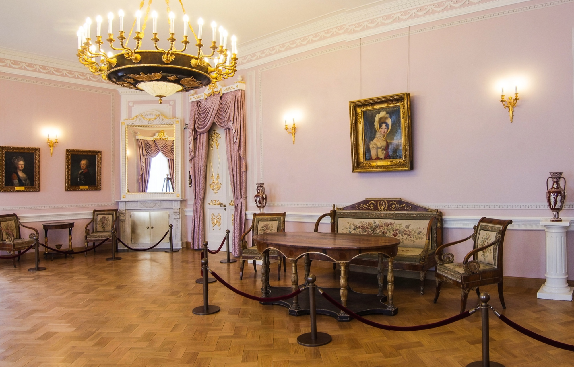 Губернатор Игорь Руденя поздравил с юбилеем Тверскую областную картинную галерею