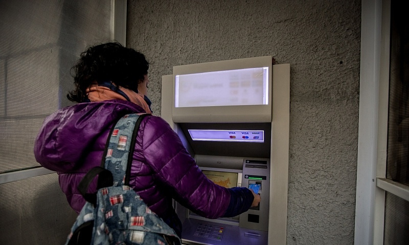 Лжесотрудник прокуратуры легко украл деньги у женщины из Твери